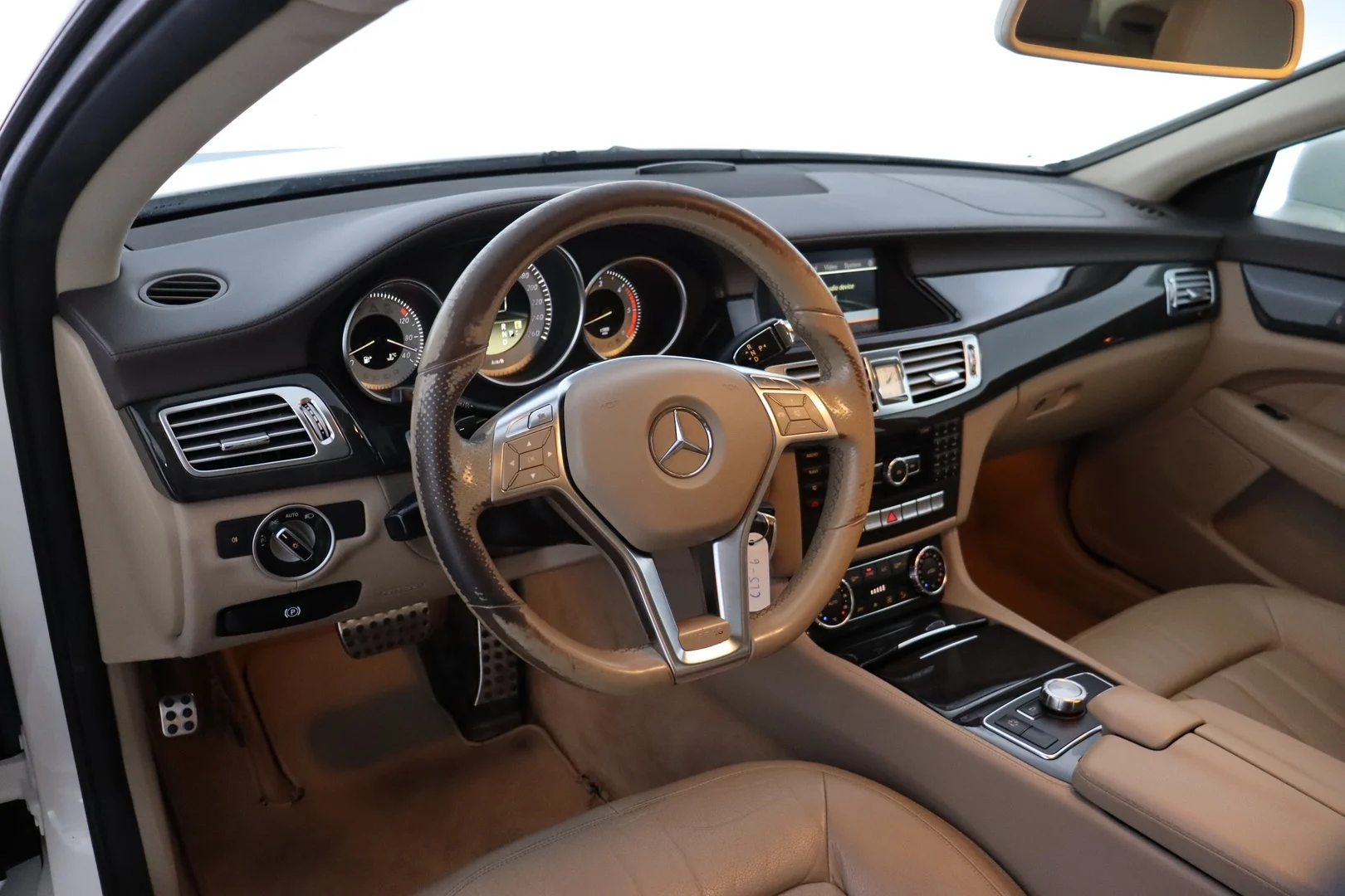 Car Image - 2I2Nt33BPcqbxqbzT6GrbG