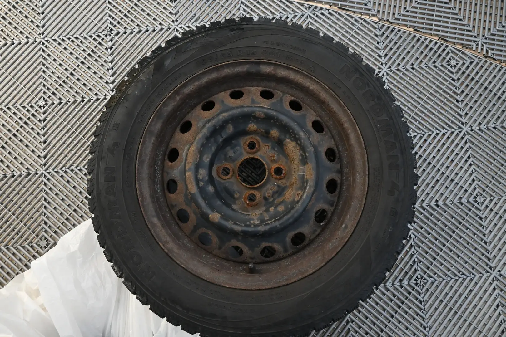 Car Image - 3NEEsG9HoXrzNXrJG4svRc