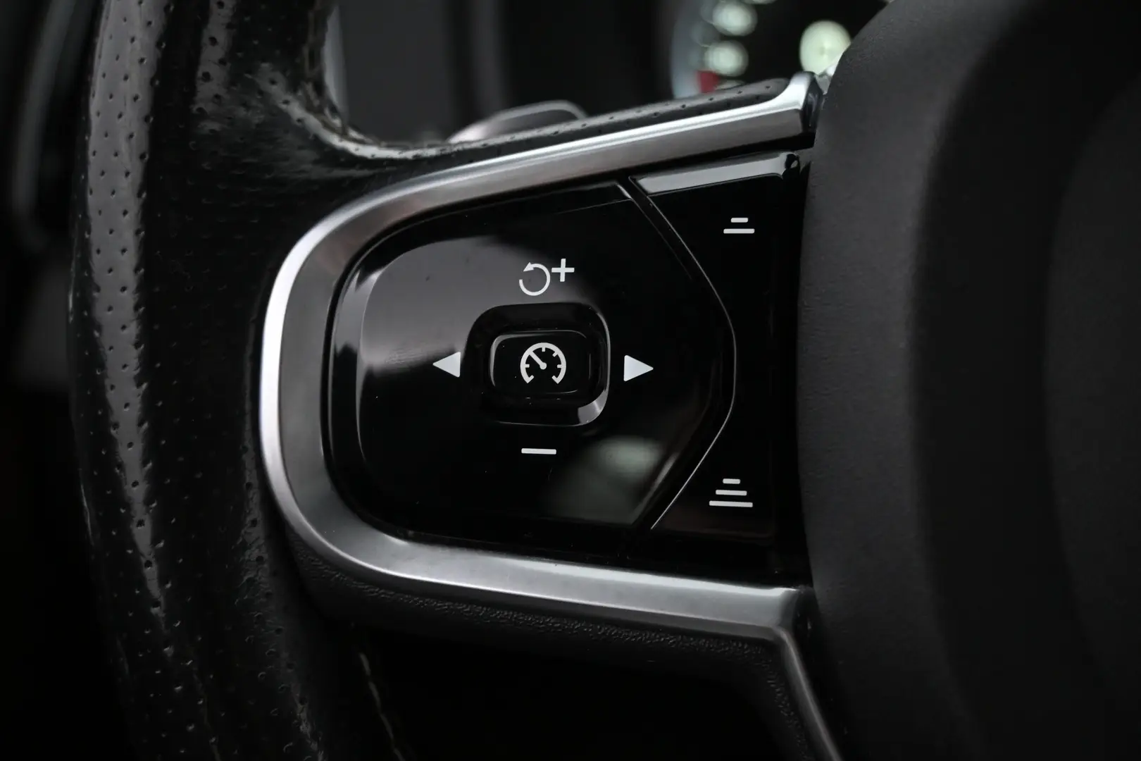 Car Image - 2SsgJc5xlq2Uqx61A9revj