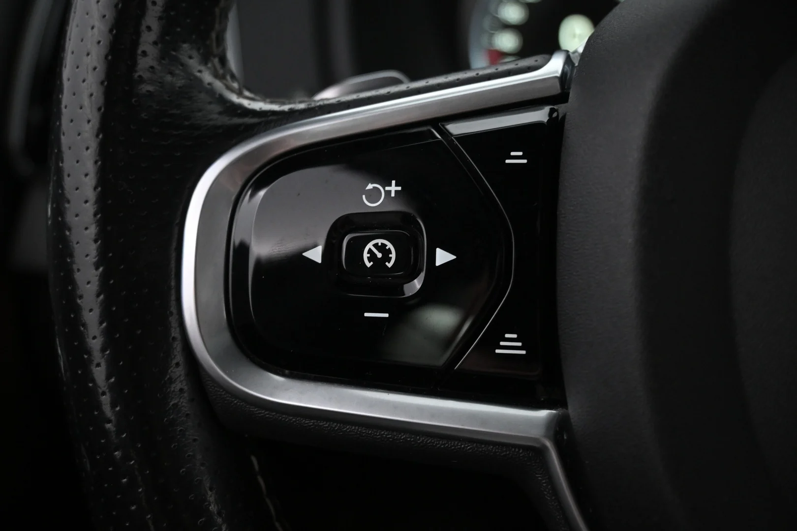 Car Image - 2SsgJc5xlq2Uqx61A9revj