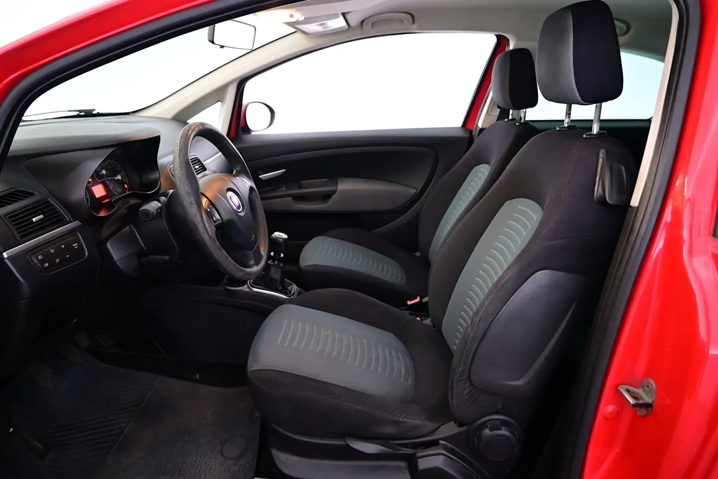 Car Image - 2b4iuUKLc3UuJ7hRTkjjoF