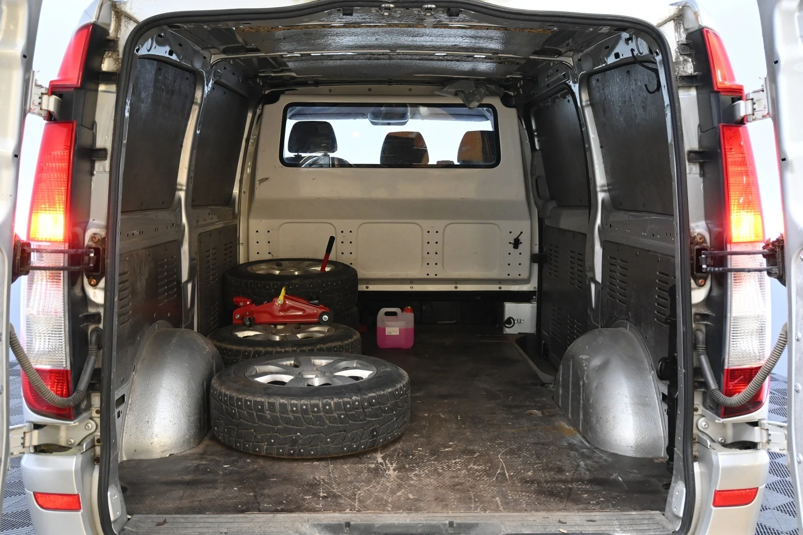 Car Image - 166a2ayWlJuLXJErwGQ7l4