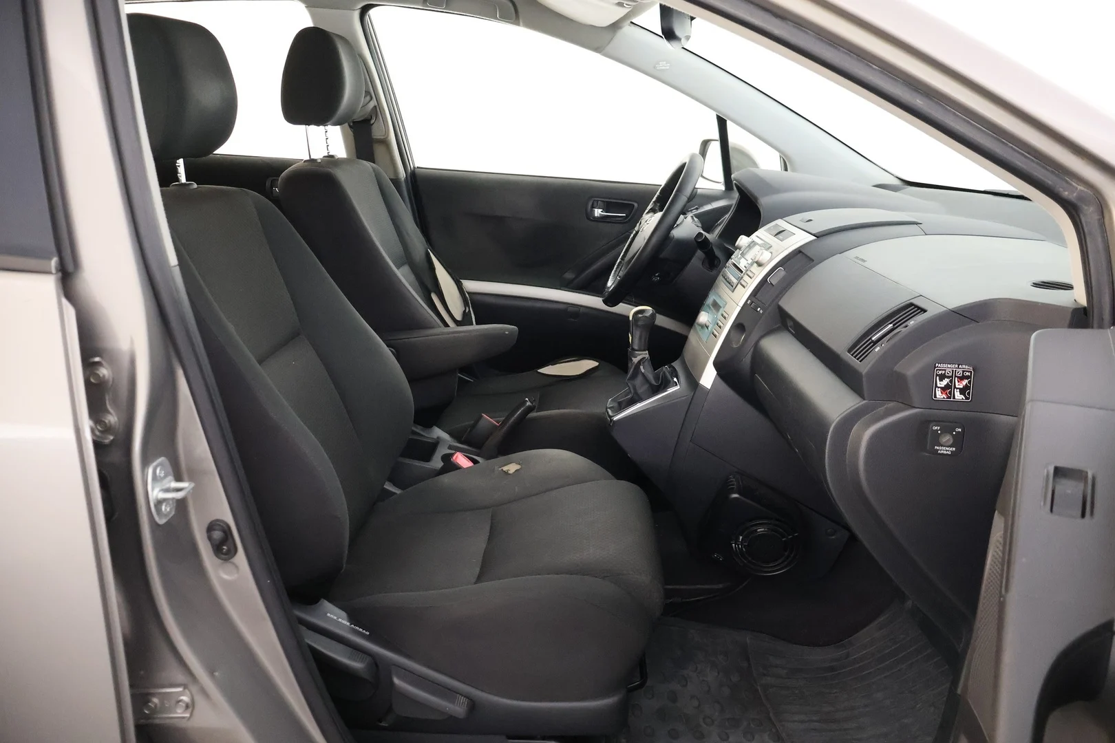 Car Image - vOLQx8dlW663xHnM8img7