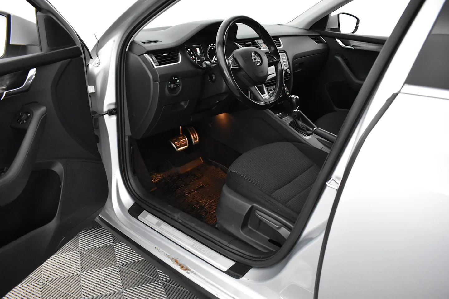 Car Image - 1spKpYHjhOrueLxOGQ0Zjv