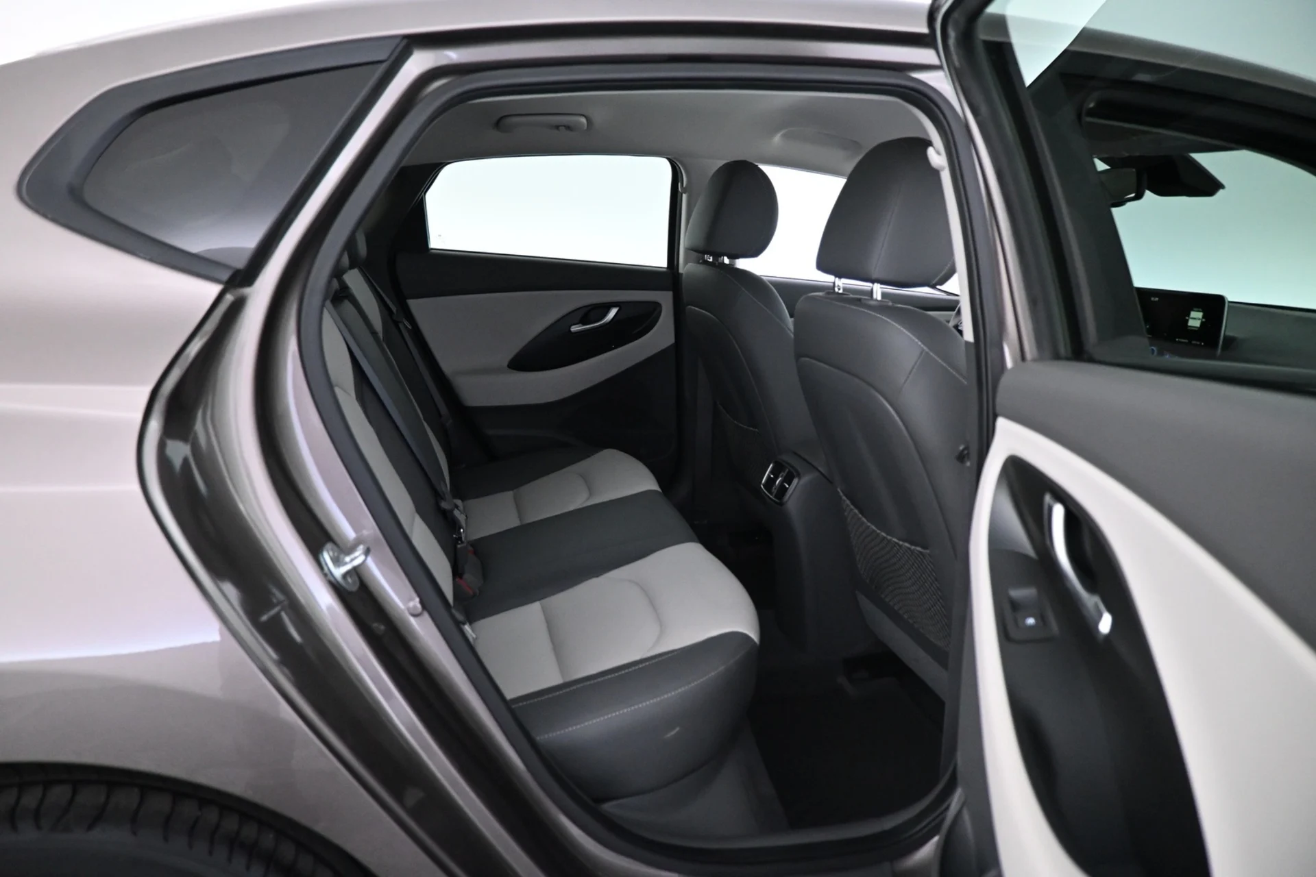 Car Image - 1ifnC3TZQiBRyv4JovVVV3