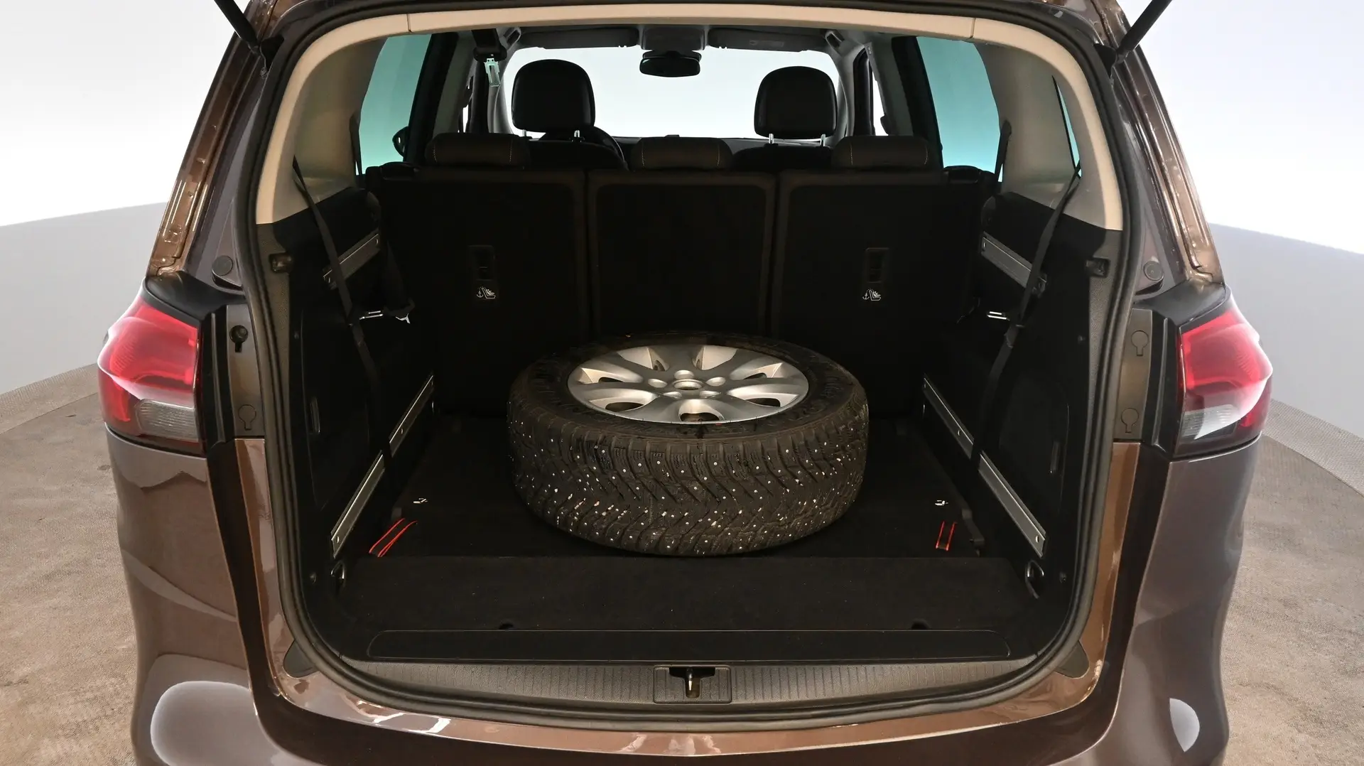 Car Image - 5sXyNd5KJ7aGlxpsSNqoac