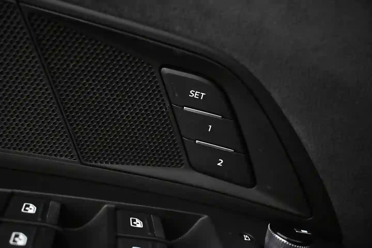 Car Image - 6jITkmC8Ad51CZDk4w6hJe