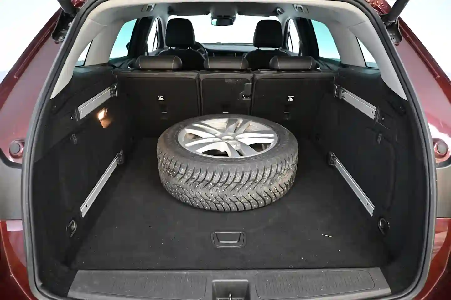 Car Image - 3DMjYhwuPzVpYs0pRgcfFJ