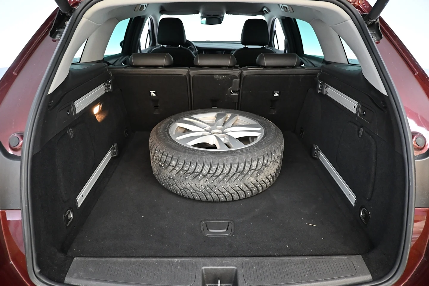Car Image - 3DMjYhwuPzVpYs0pRgcfFJ