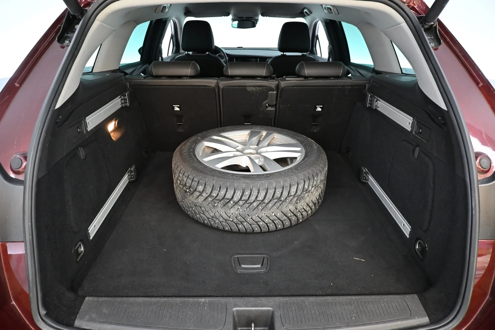 Car Image - 3DMjYhwuPzVpYs0pRgcfFJ