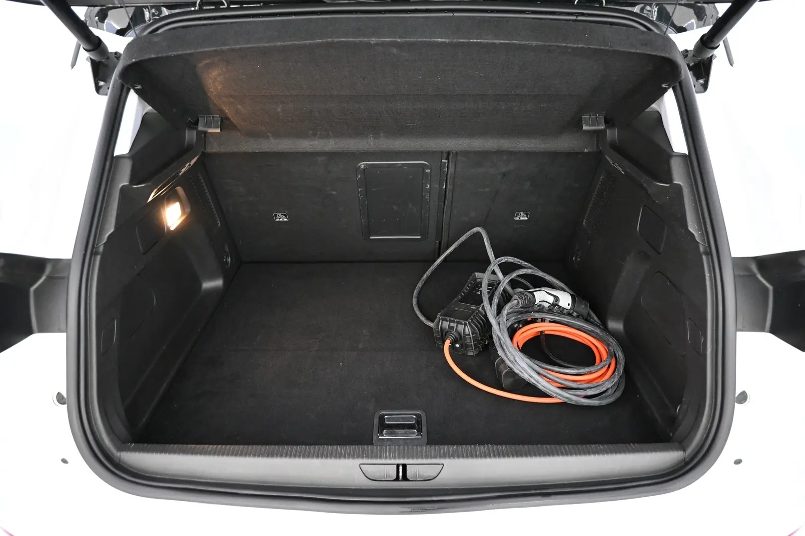 Car Image - 3aAV3CzFKXn978546ojnGV