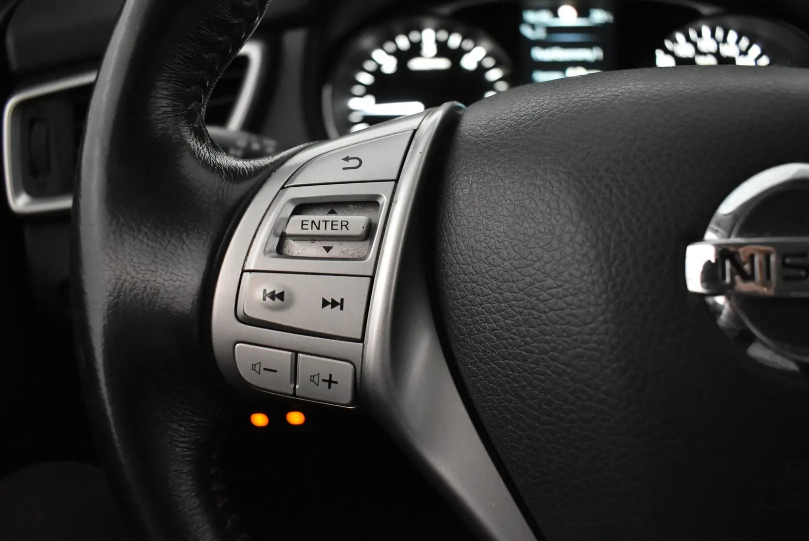 Car Image - 2iQNuvv8Ypr5TEFdVyrJyS