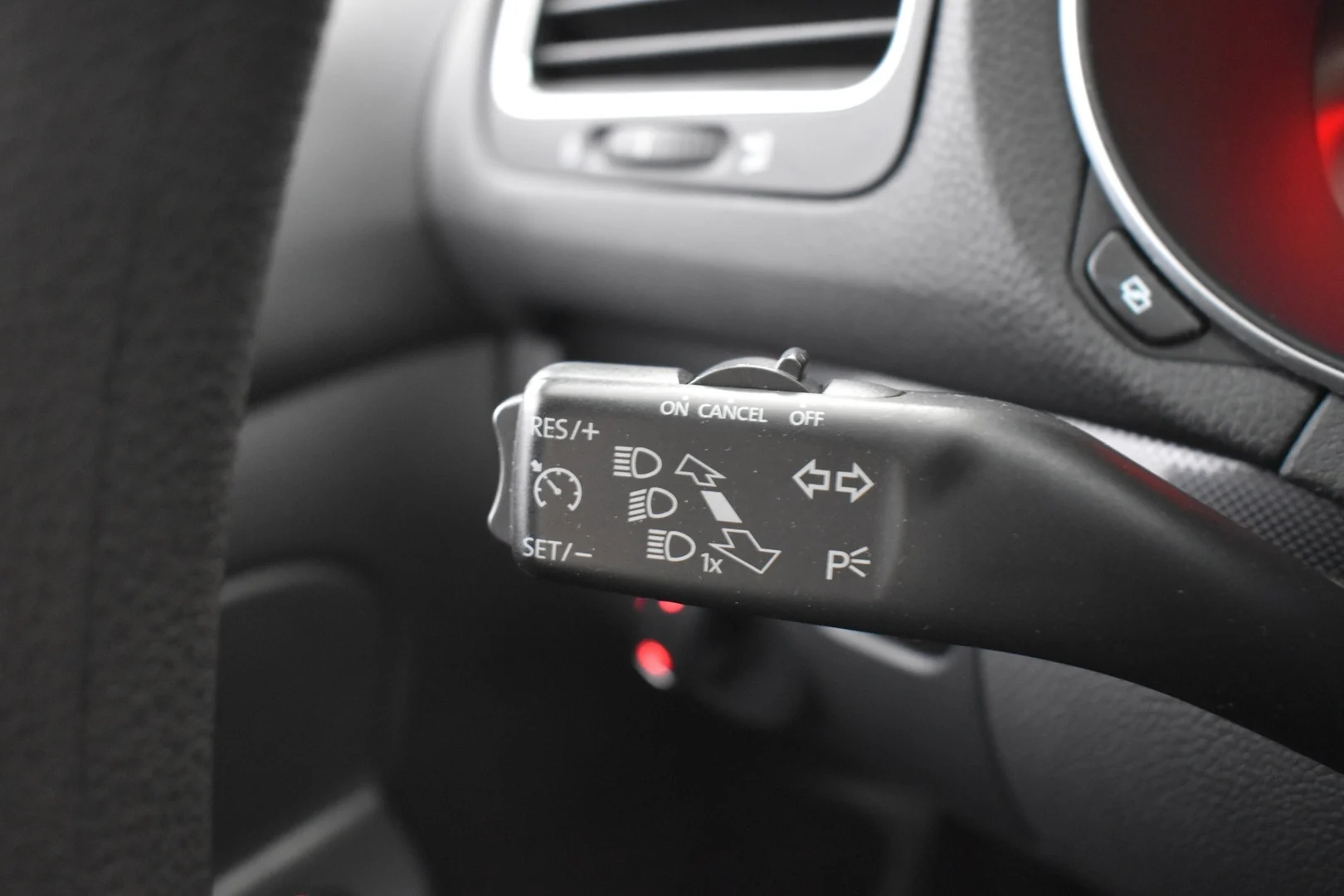 Car Image - 2zyiy1cli5QgAD4EVd4WIl