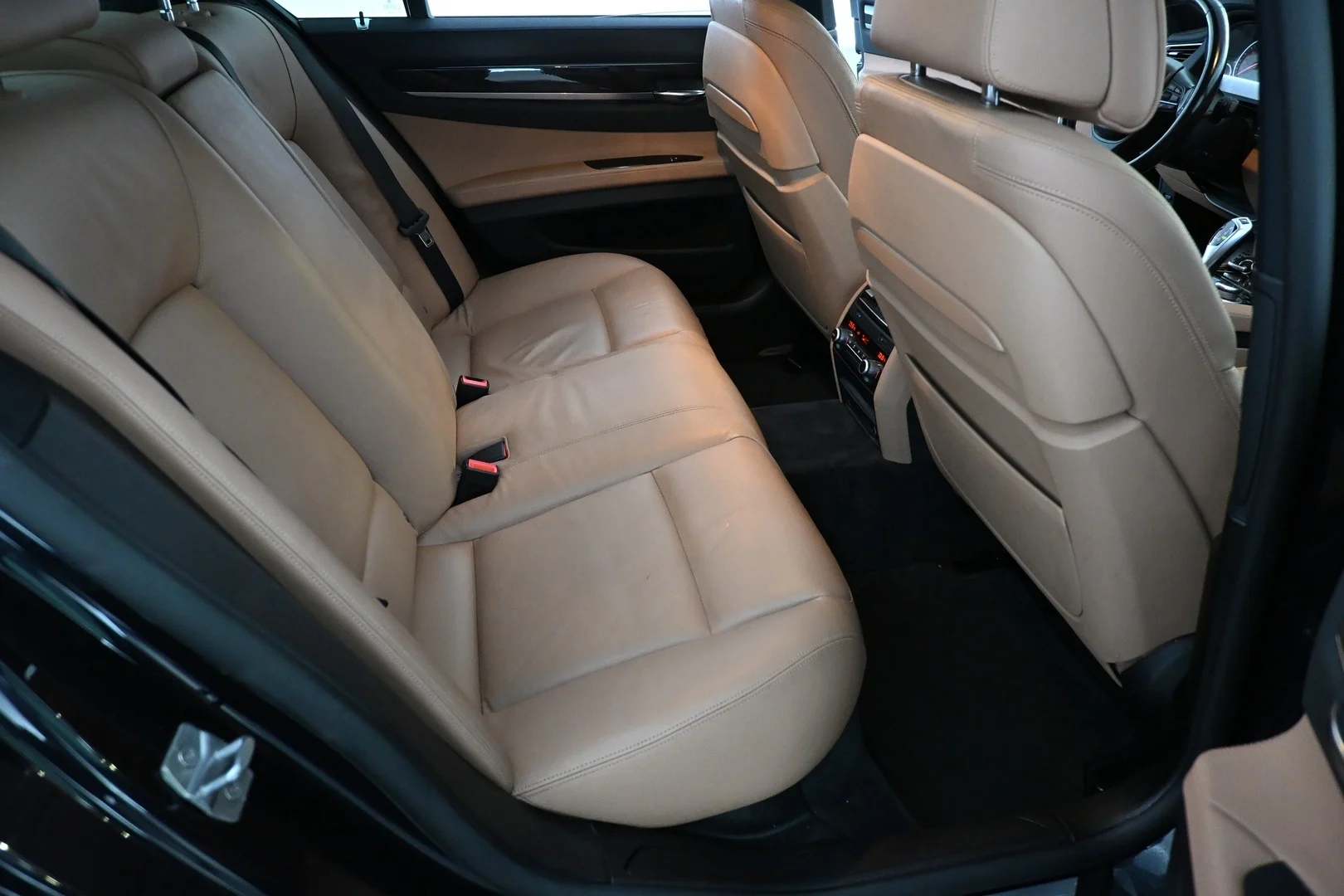 Car Image - 2jHSQzV2yCcJE3vsfXamPf