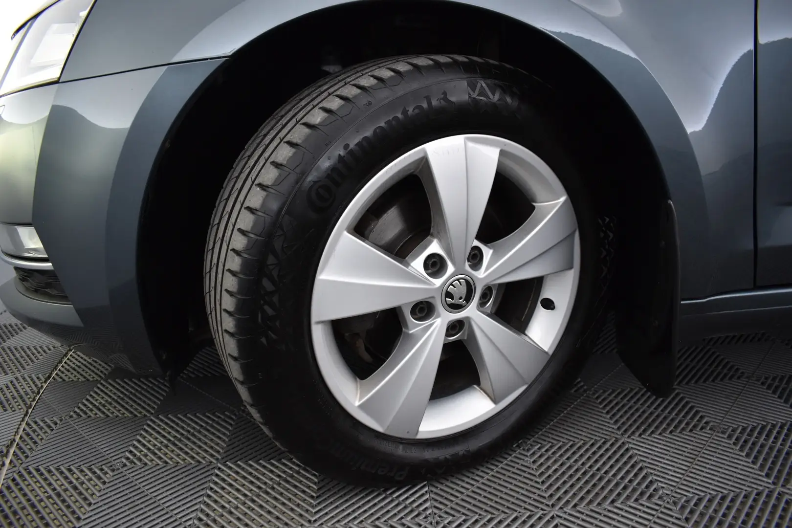 Car Image - 2A6N87Rp9LIGAb9RUVqpZJ