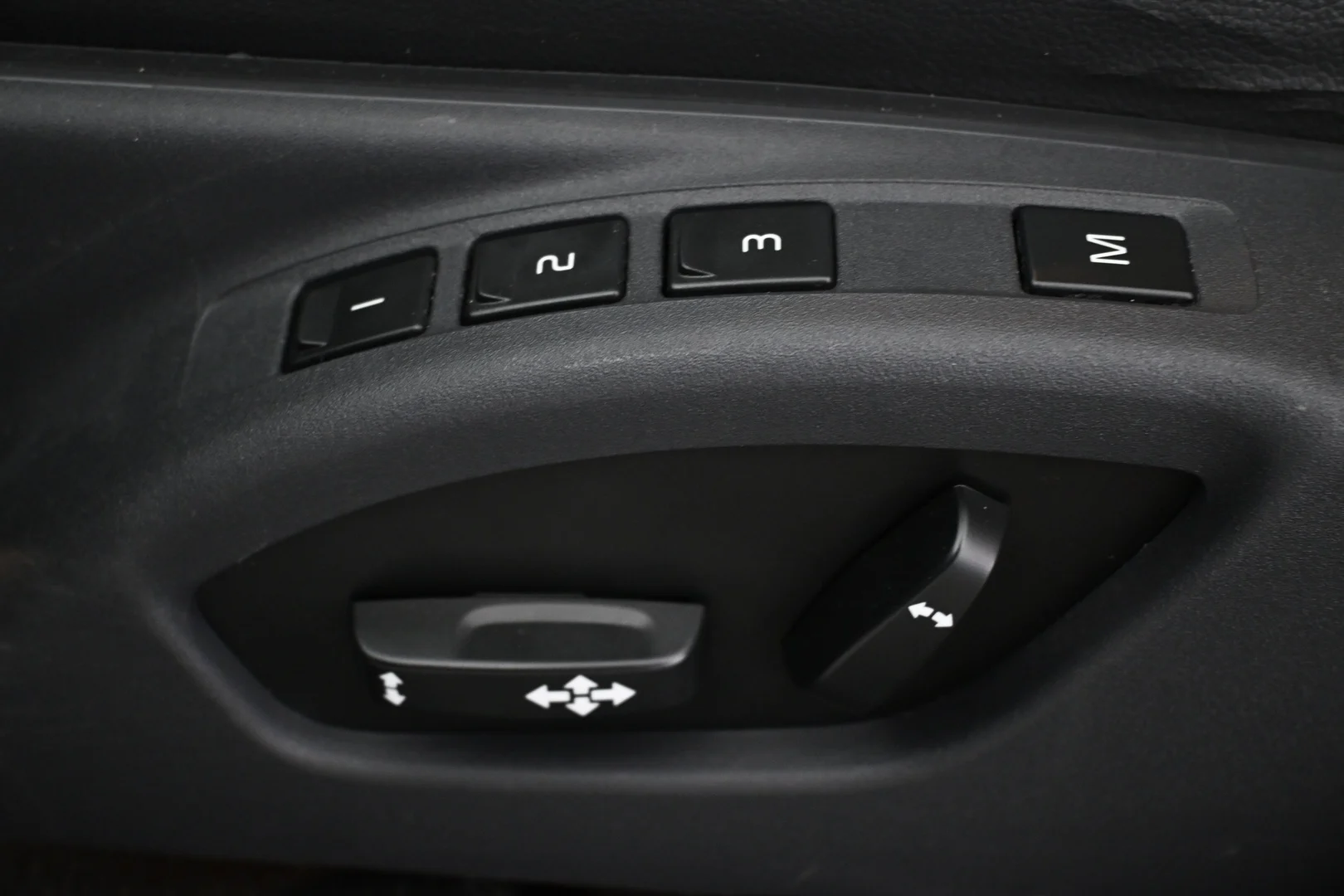 Car Image - 3P3irJCeV8PbUc3t0TaHq