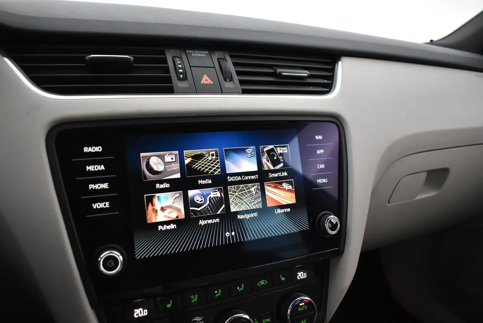 Car Image - 7jEO6Wez4FasiXAKUgp8I2