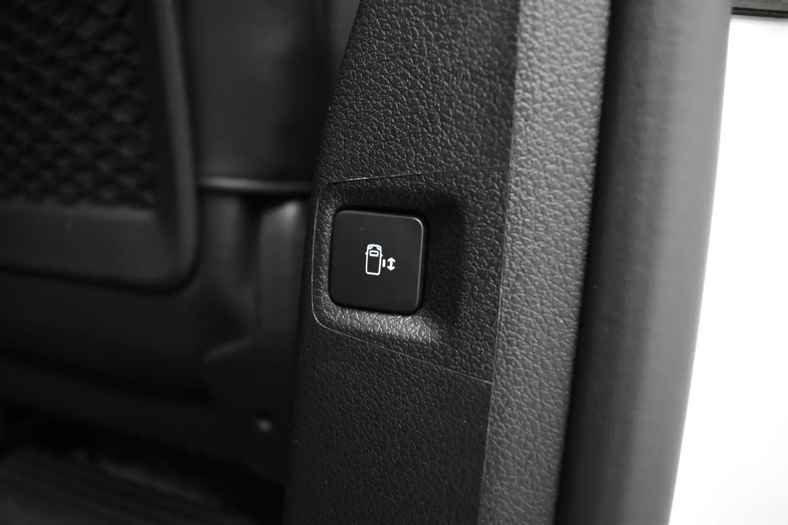 Car Image - 6HnNqyu5J5Dz7bgOiF0ZzJ