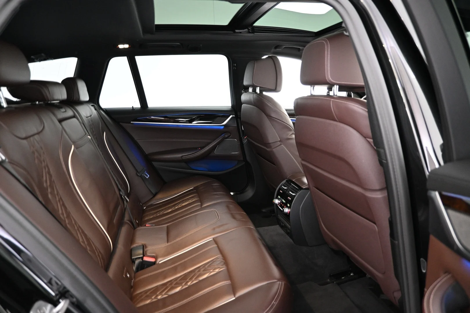 Car Image - lgc02tpkTCmyi2fPjtXDo