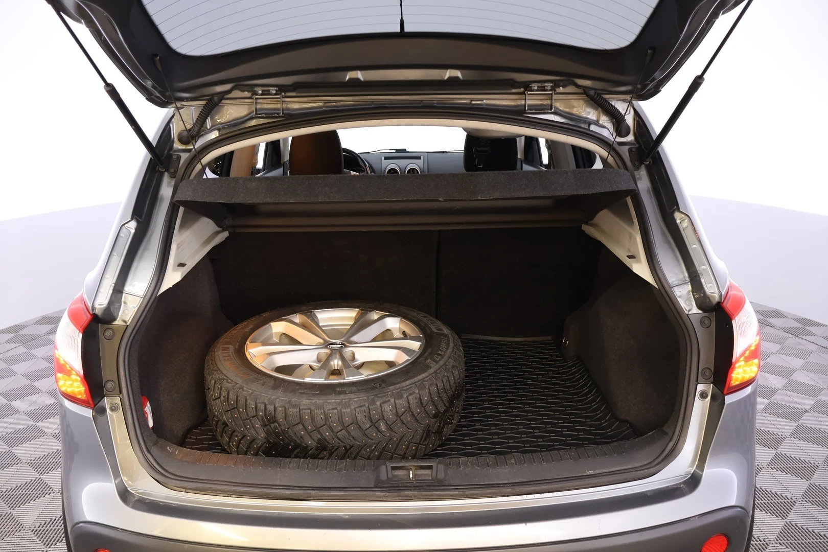 Car Image - 475FDPWxBS9LsradlaGpxu