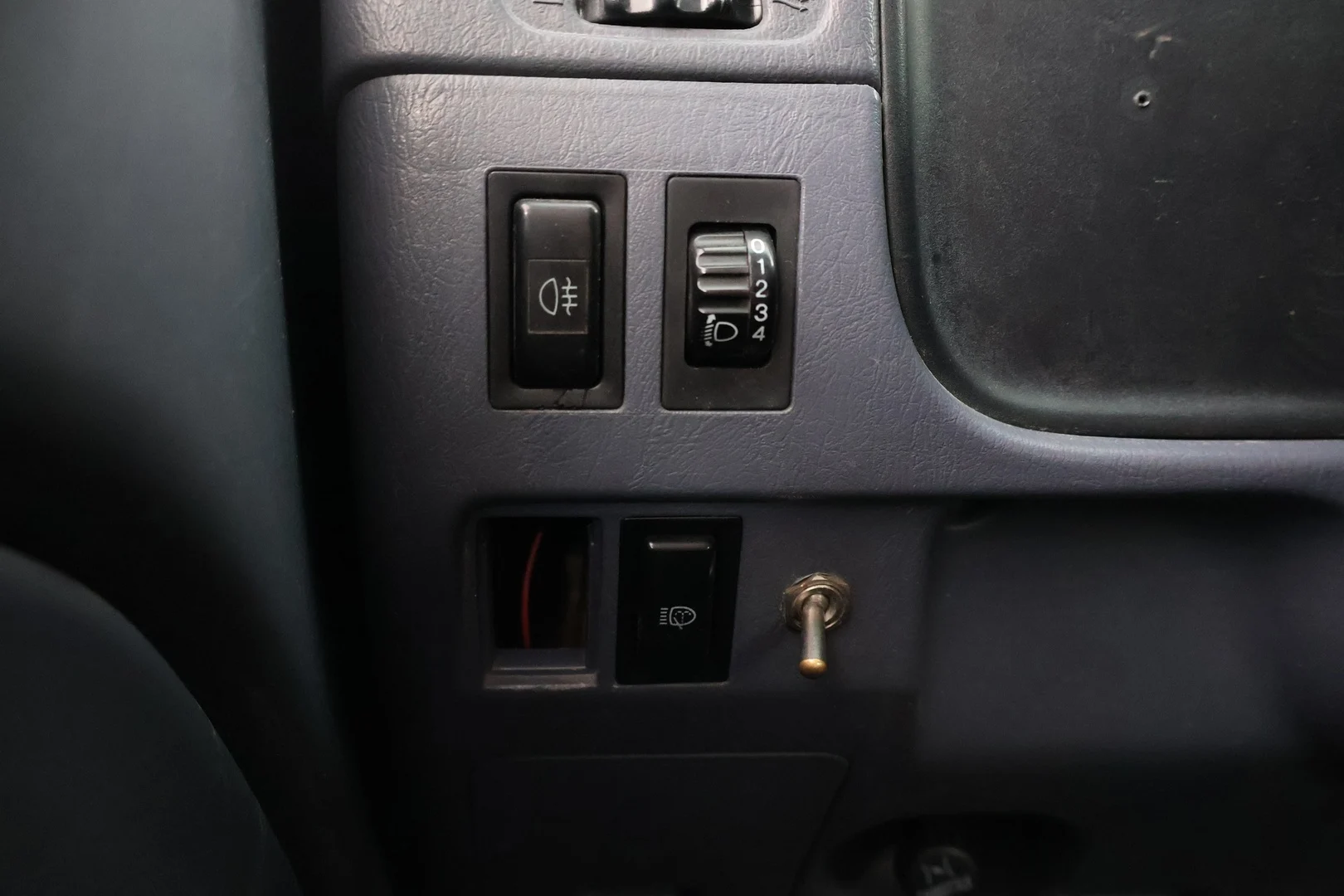 Car Image - 1nd9uA4KWcTamp6lMjsZWd