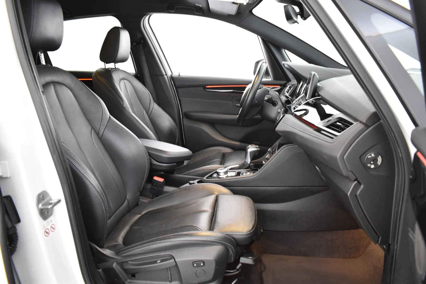 Car Image - 5P7VlIGcDAIPindE2jliFz