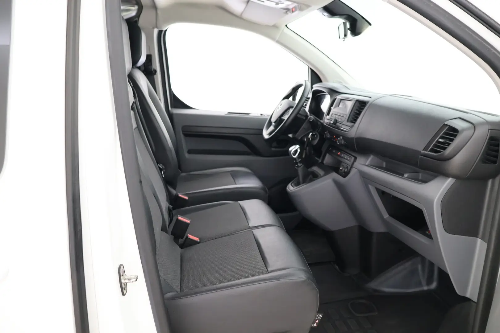 Car Image - 4QSk1RyLHogIOvRoVc9Cz6