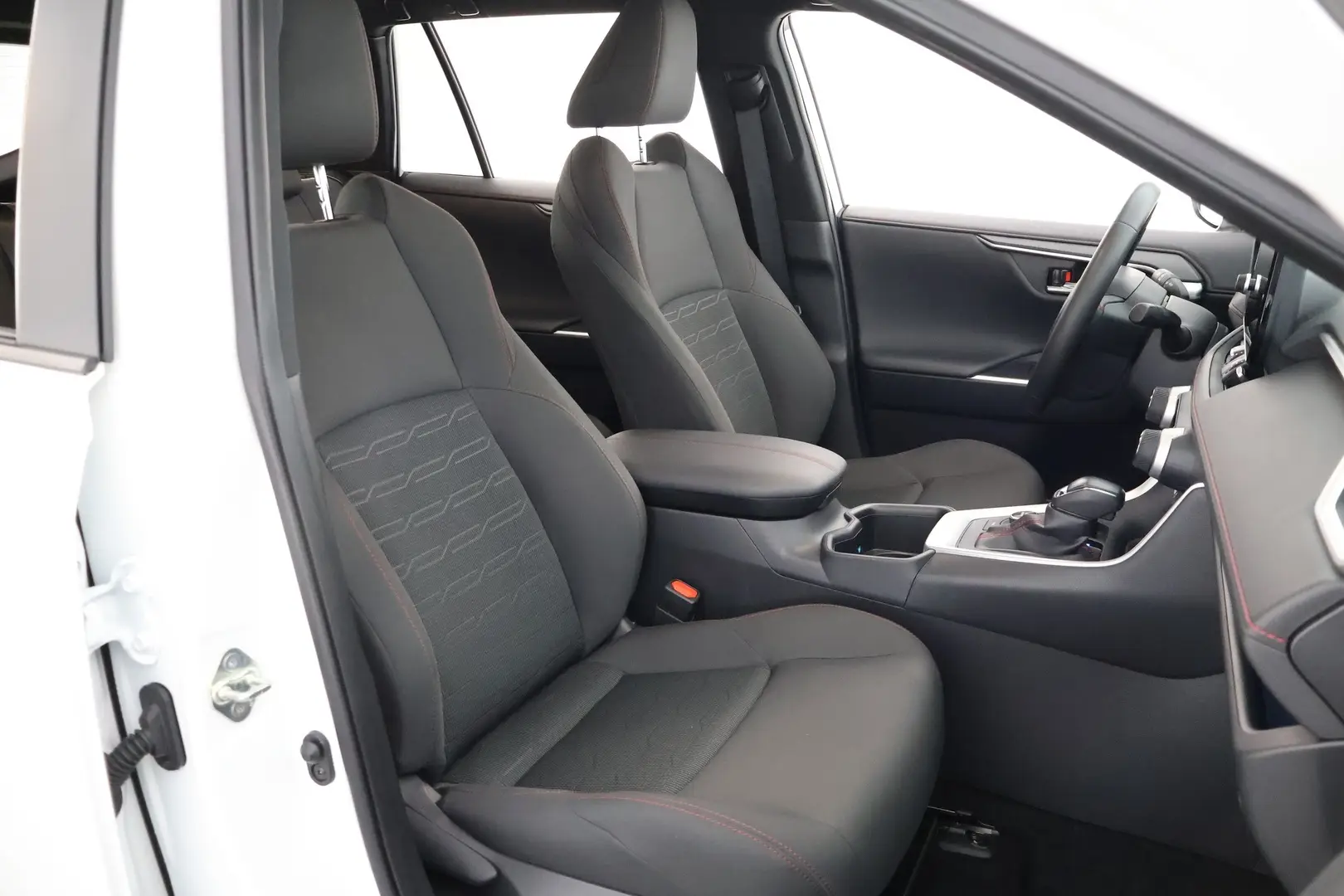 Car Image - 6I3IPIa9EkpTnVoAEVYi0N
