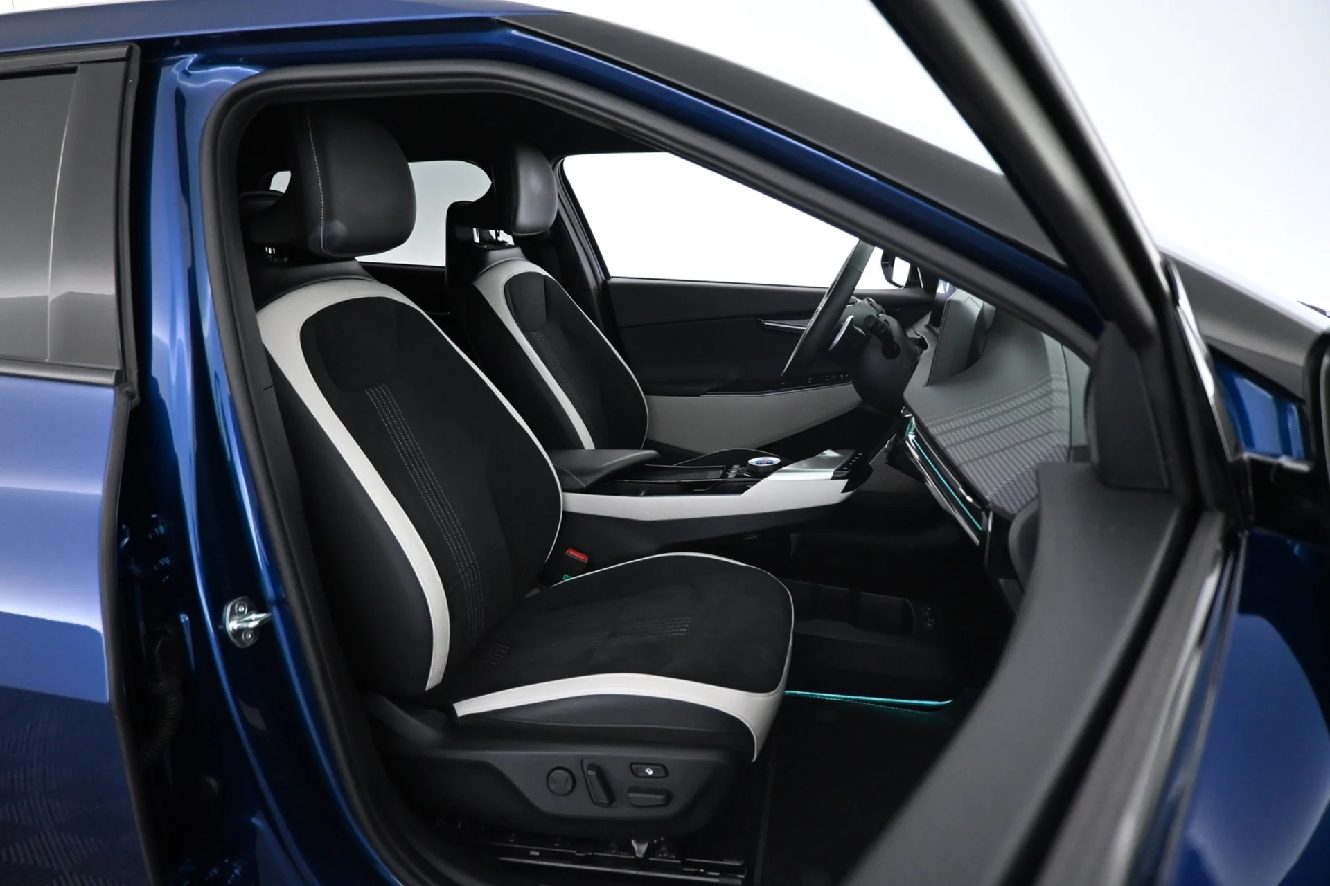 Car Image - L9WmIrGBkvhgJWgsVeCSN