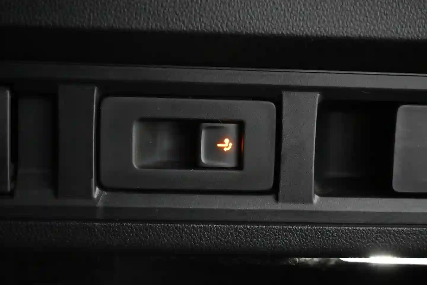 Car Image - 2PnJ3SRVE7LGXO1R6ZIFYL