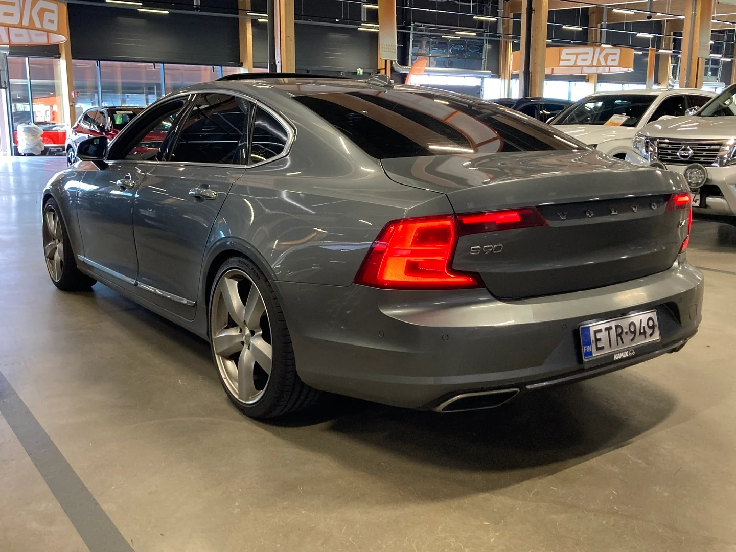 Car Image - 33LEV1ZPrPNn6drENB8fuw