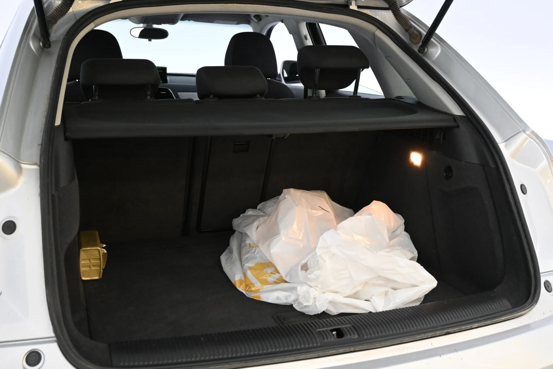 Car Image - 2d5E62loBz8VlGDLG6Rl8F