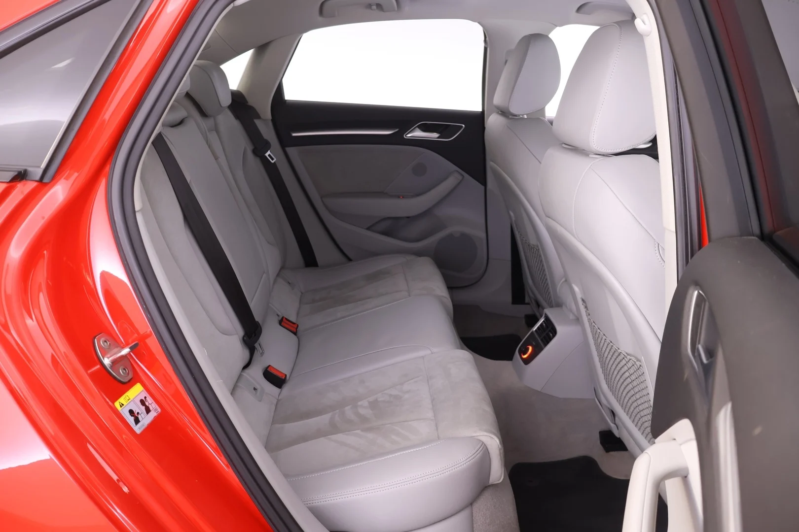 Car Image - 6xAT6YSsEc29Y8U9NRMmv9