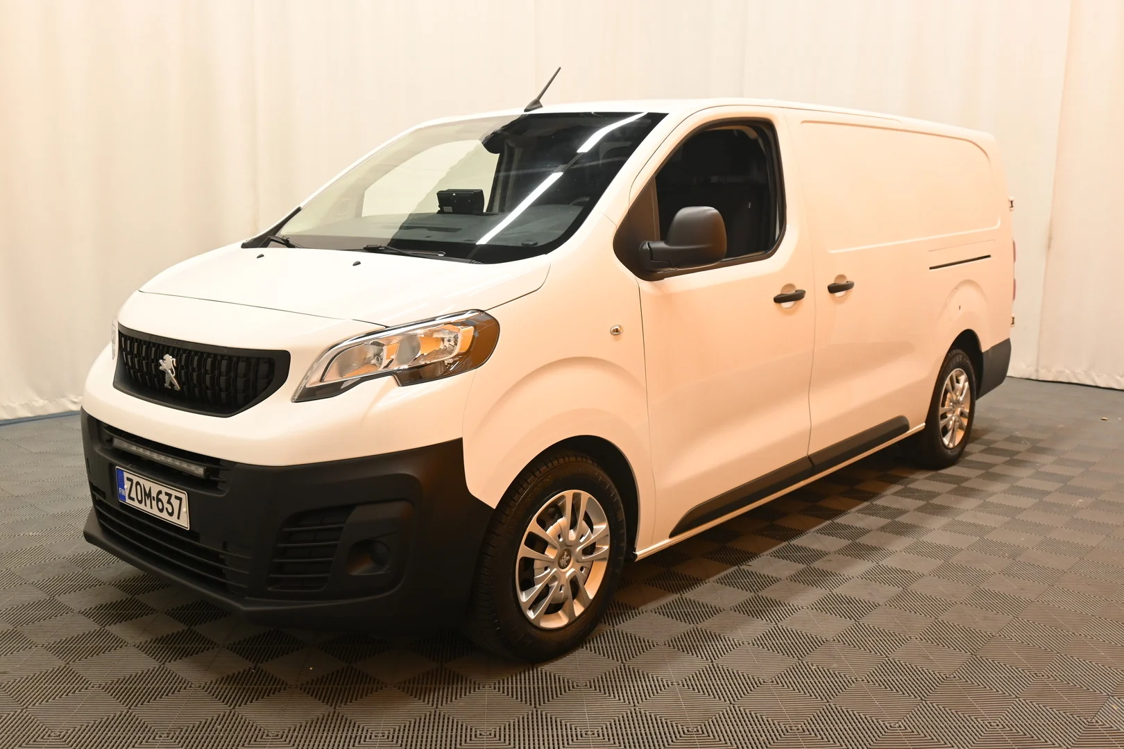 Car Image - 4XAQJJUFvXG1uoAoQndO8X
