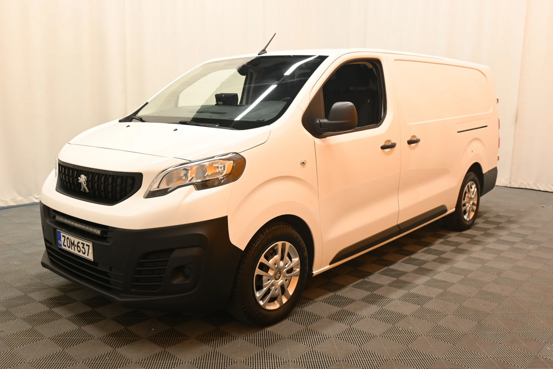 Car Image - 4XAQJJUFvXG1uoAoQndO8X