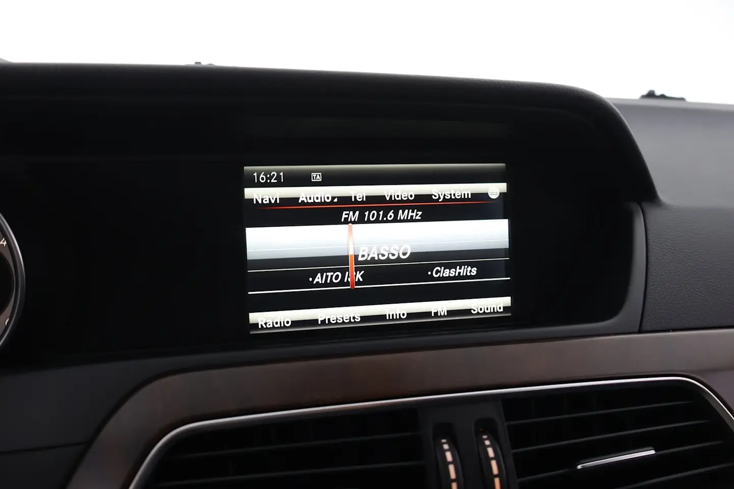 Car Image - 2nVkxbRWTzpZ7IR2moNT4Y