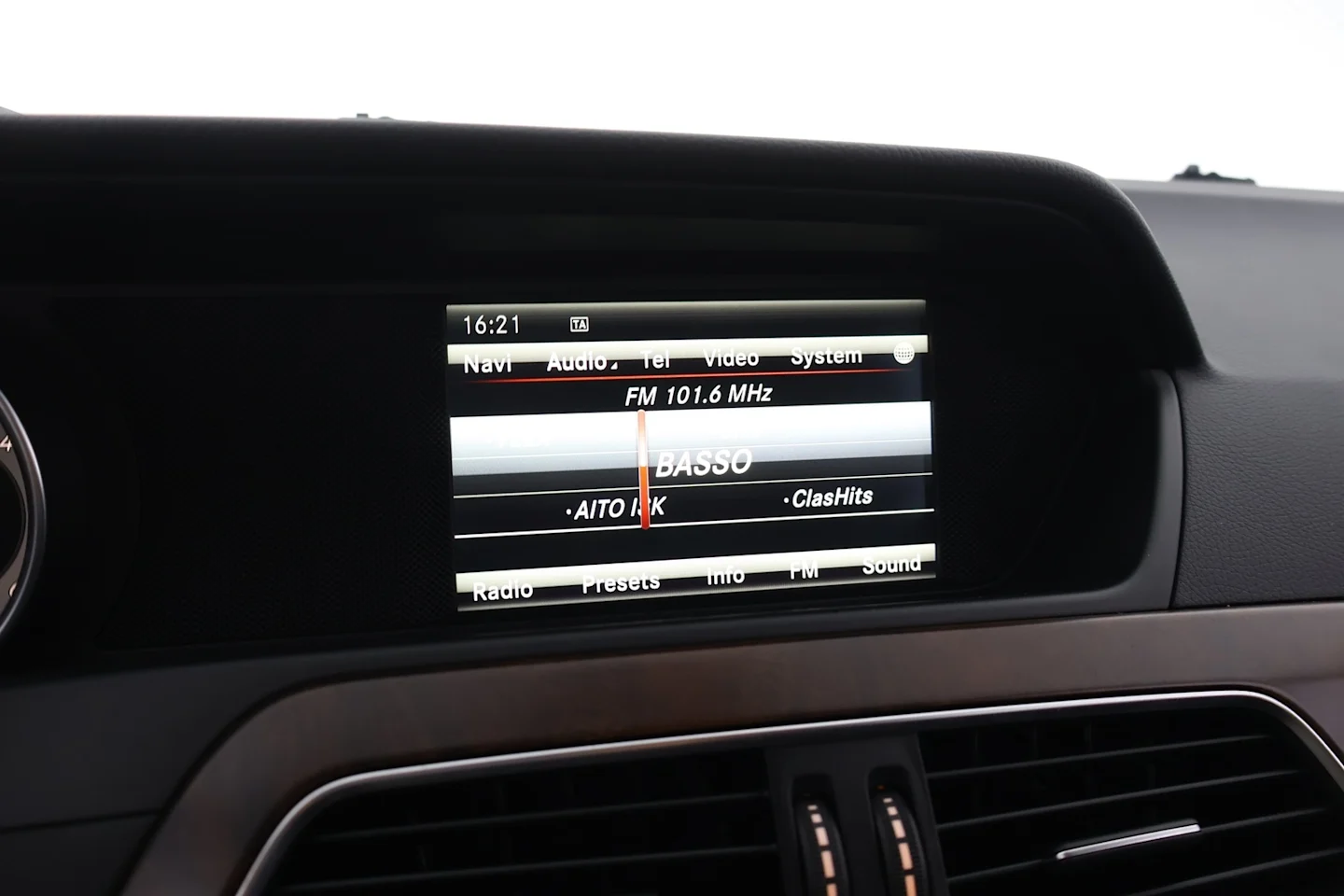 Car Image - 2nVkxbRWTzpZ7IR2moNT4Y