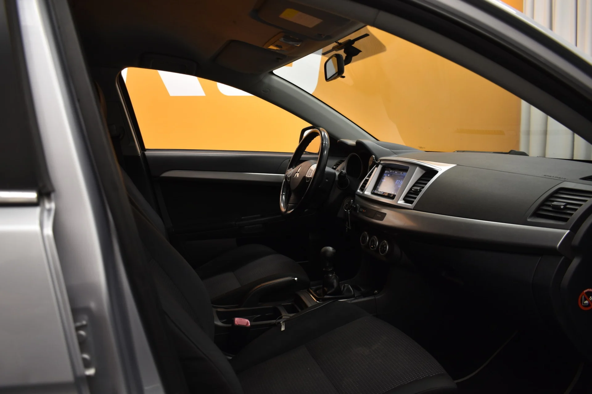 Car Image - uJ0i6eDA28ETAuI9pfutB