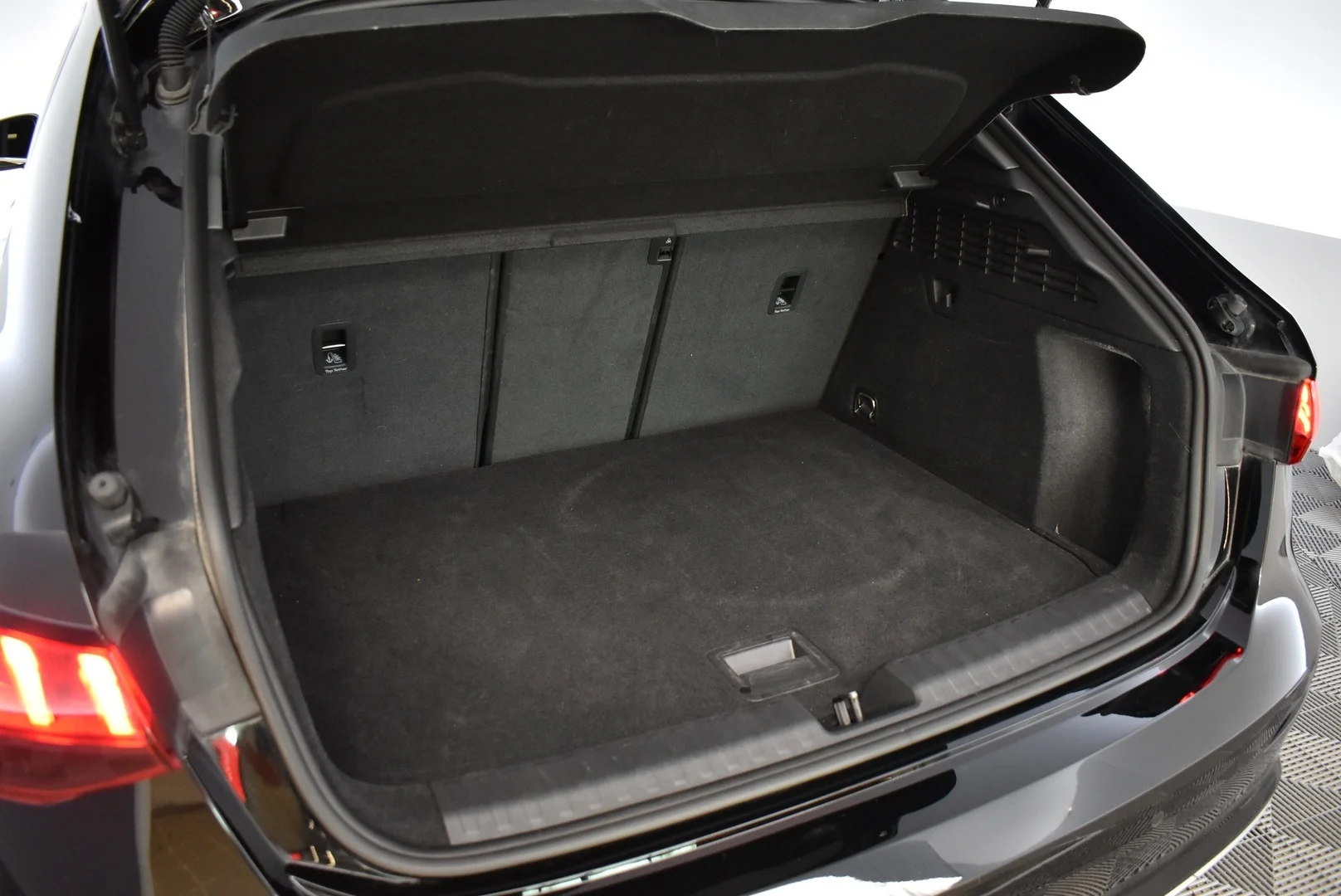 Car Image - 3GqdgNRSaIudOyf4ZguKLy