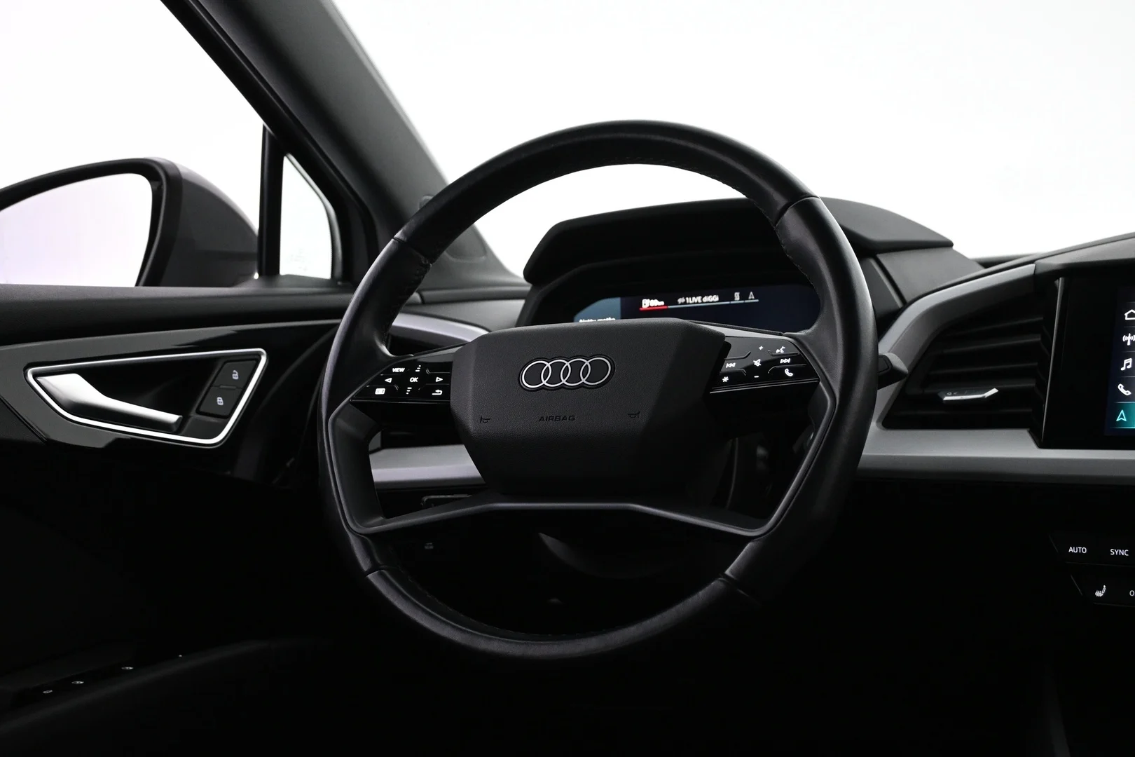 Car Image - 4MkSFGZnh8MnFvbDVEJKpg