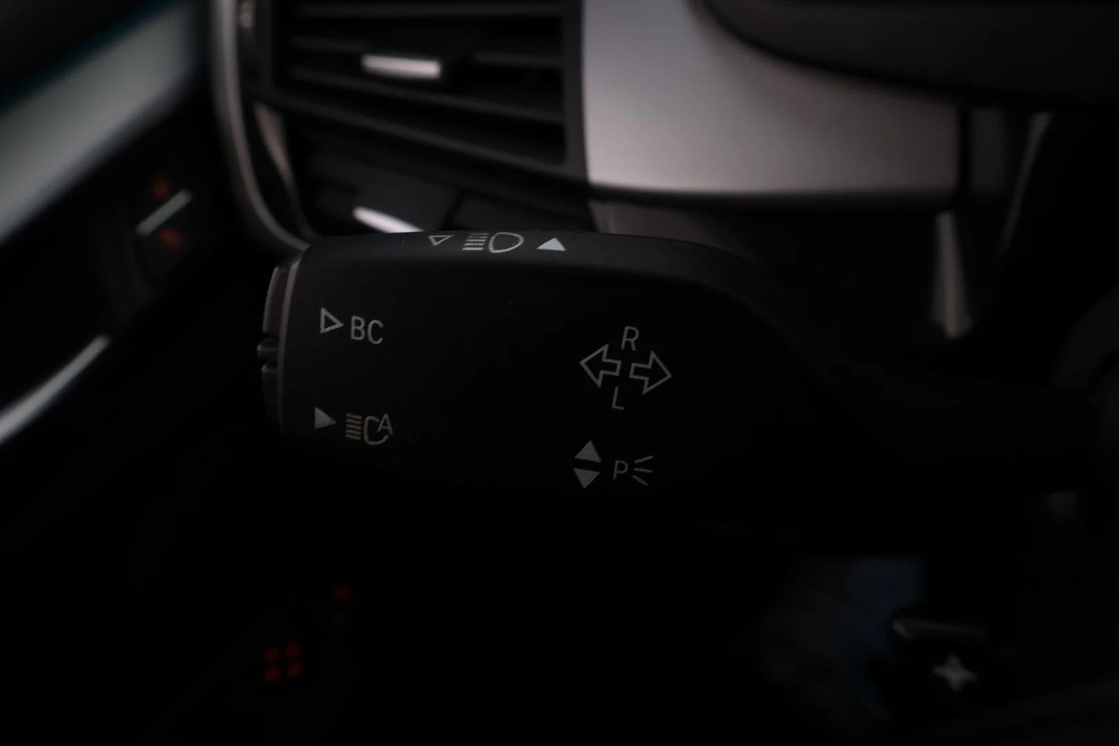 Car Image - 61bNvYVq0zFWkNkkgQVZY