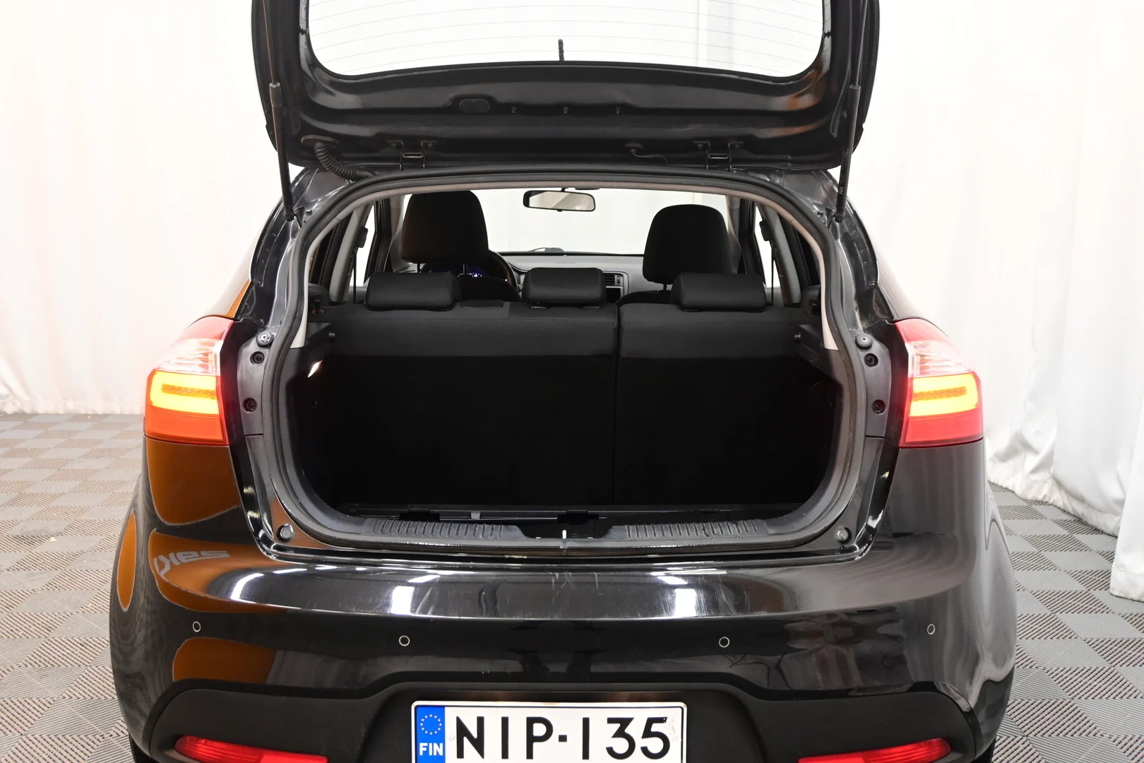 Car Image - DfmNMON5IpRaElqJOBq7r