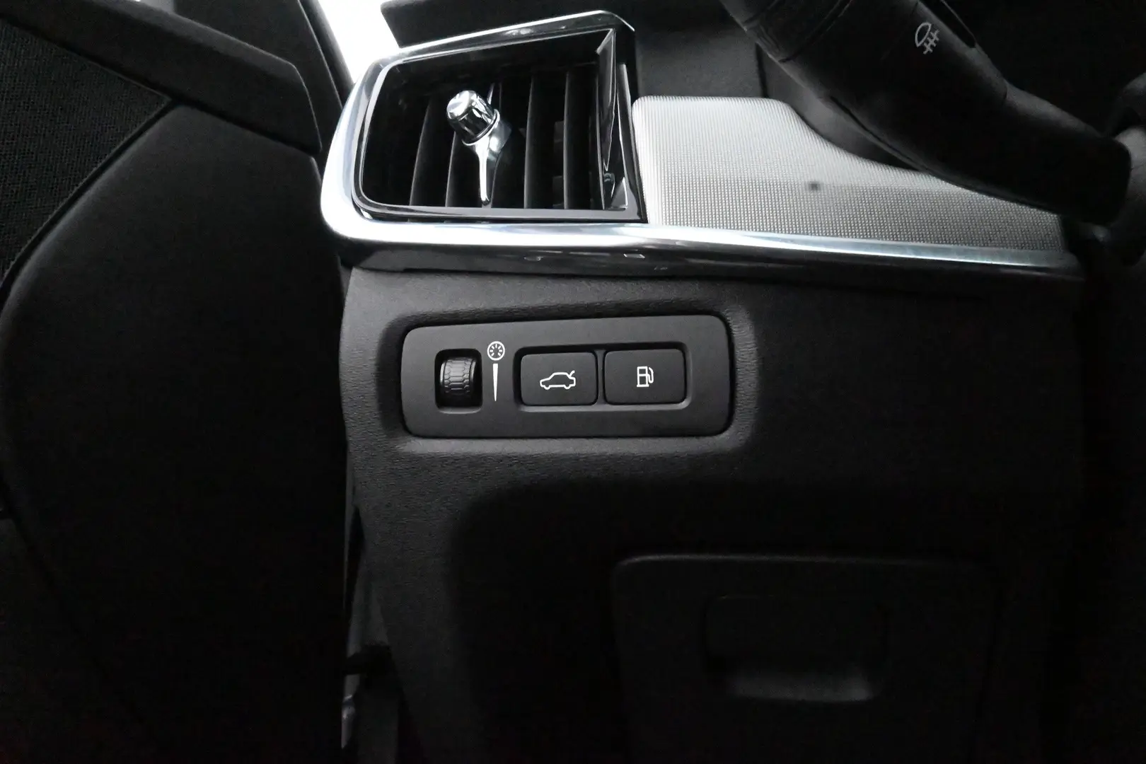 Car Image - 4QJUndrVhO4ZPnvocFNWAE