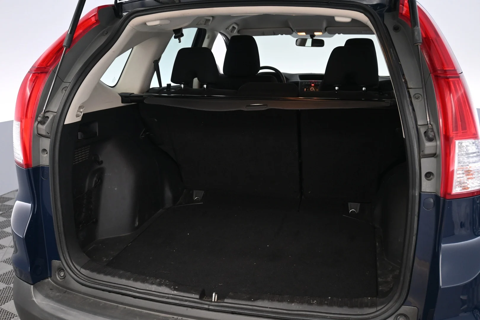 Car Image - 3PGJojqnDzNG7ZZxbNtWA1