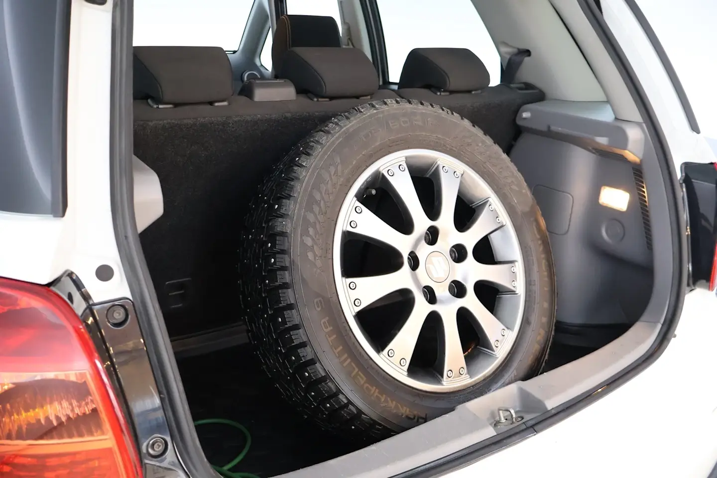 Car Image - 5Bx9cVS9mZVA4Igp0VQuOG