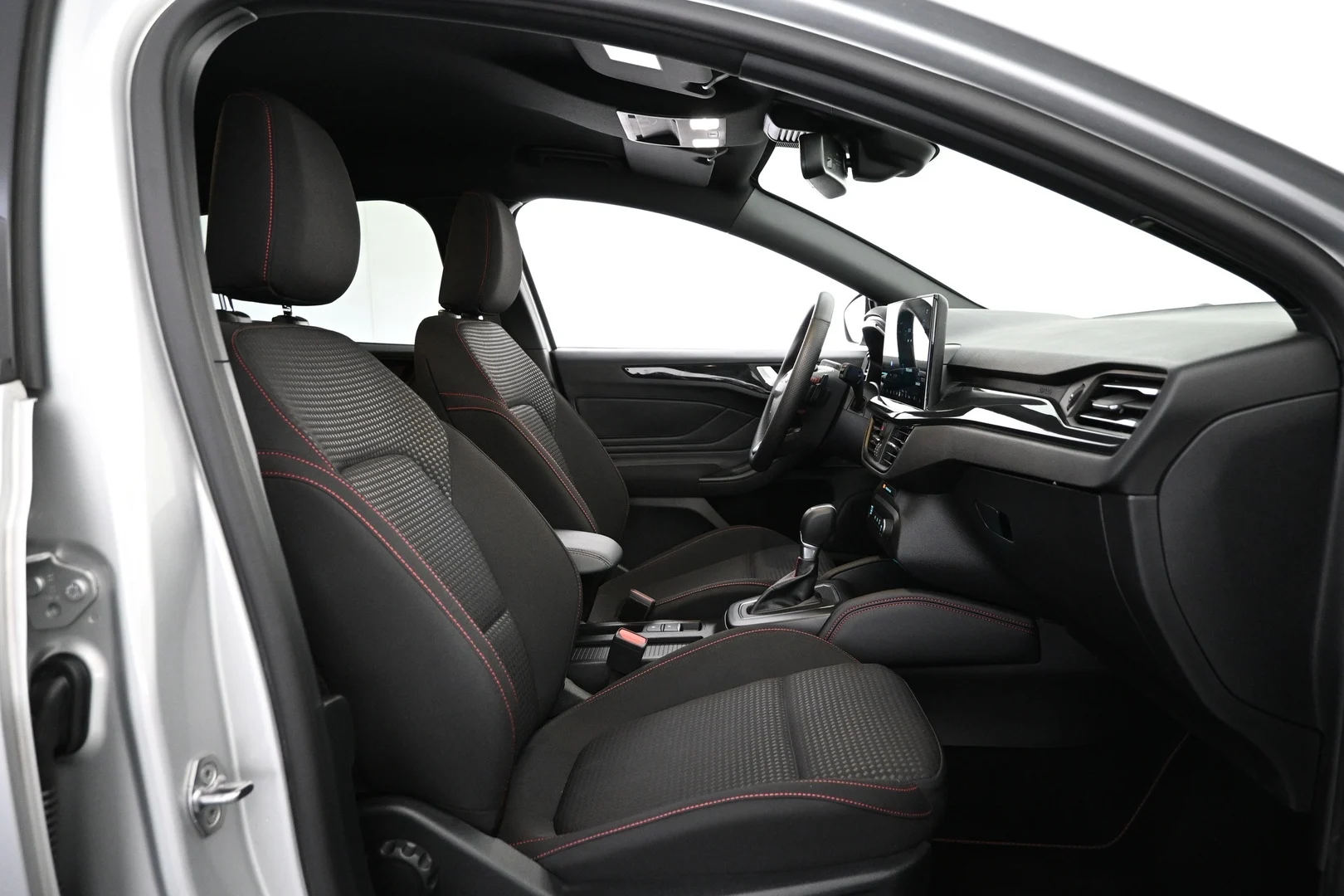 Car Image - 27E5oNY6xIBLfTIZnAYroV