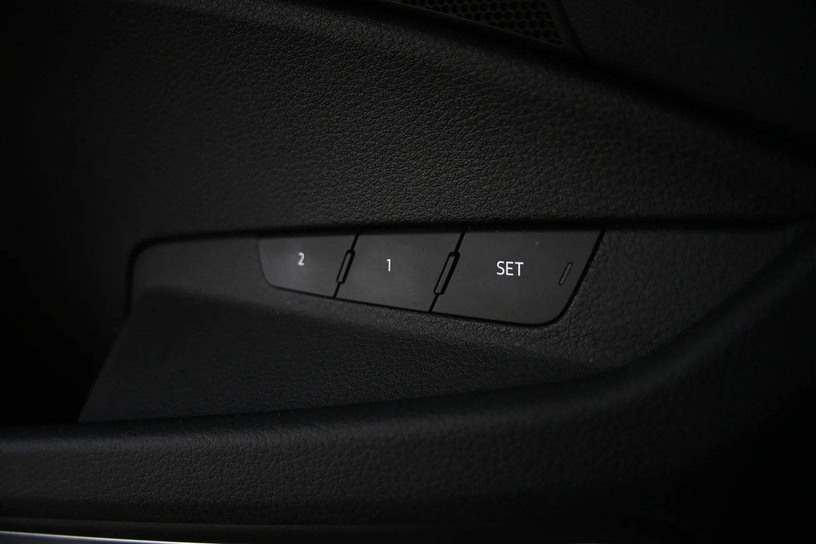 Car Image - 79pnkgPbSCuFjb7g3yoYBN