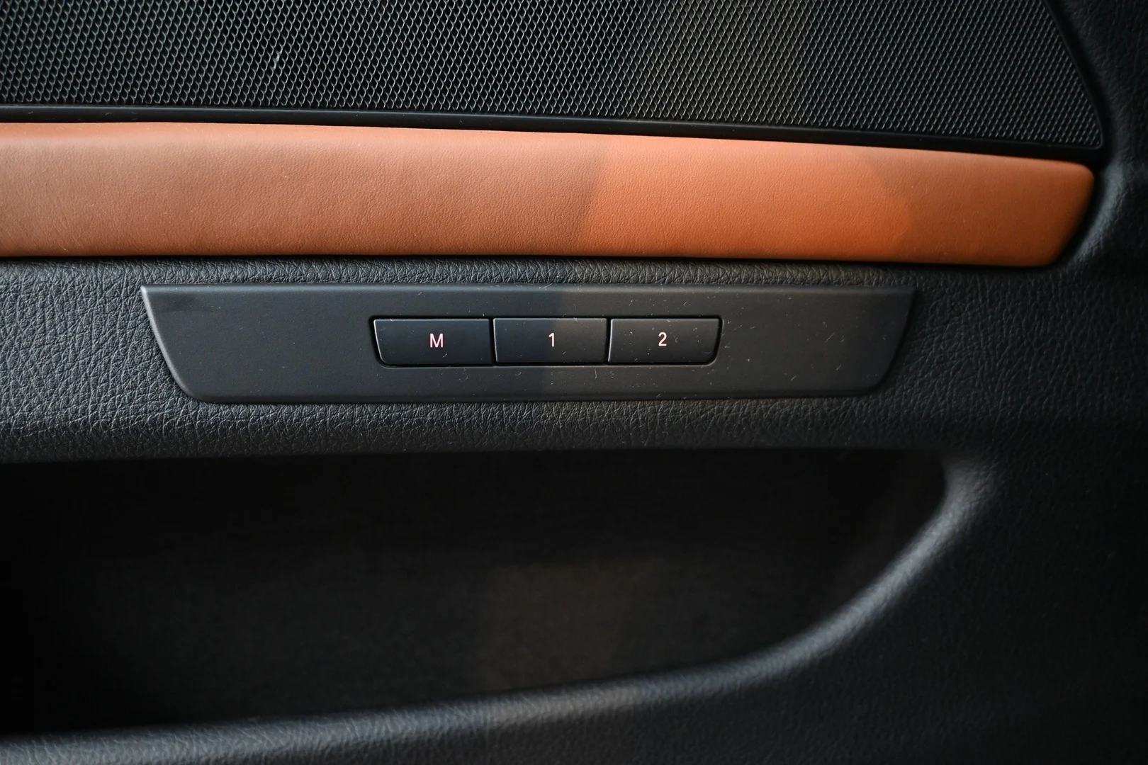 Car Image - 5i5xBCiZtYeb37rc4Ht7dX