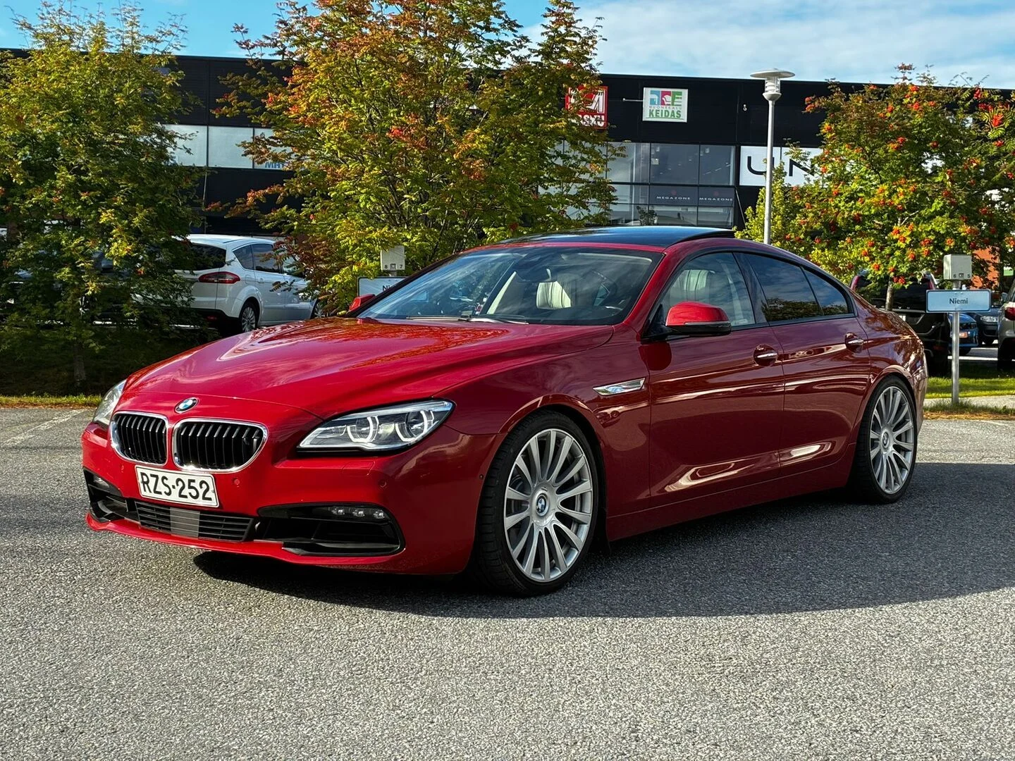 Car Image - 7LdyuK812kDRzoSNNe7OPS