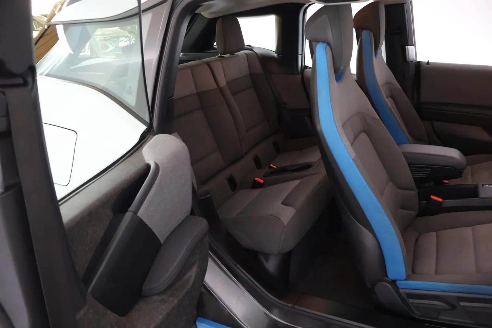 Car Image - 4914r7kvcLmcNP4Uvdiw6r